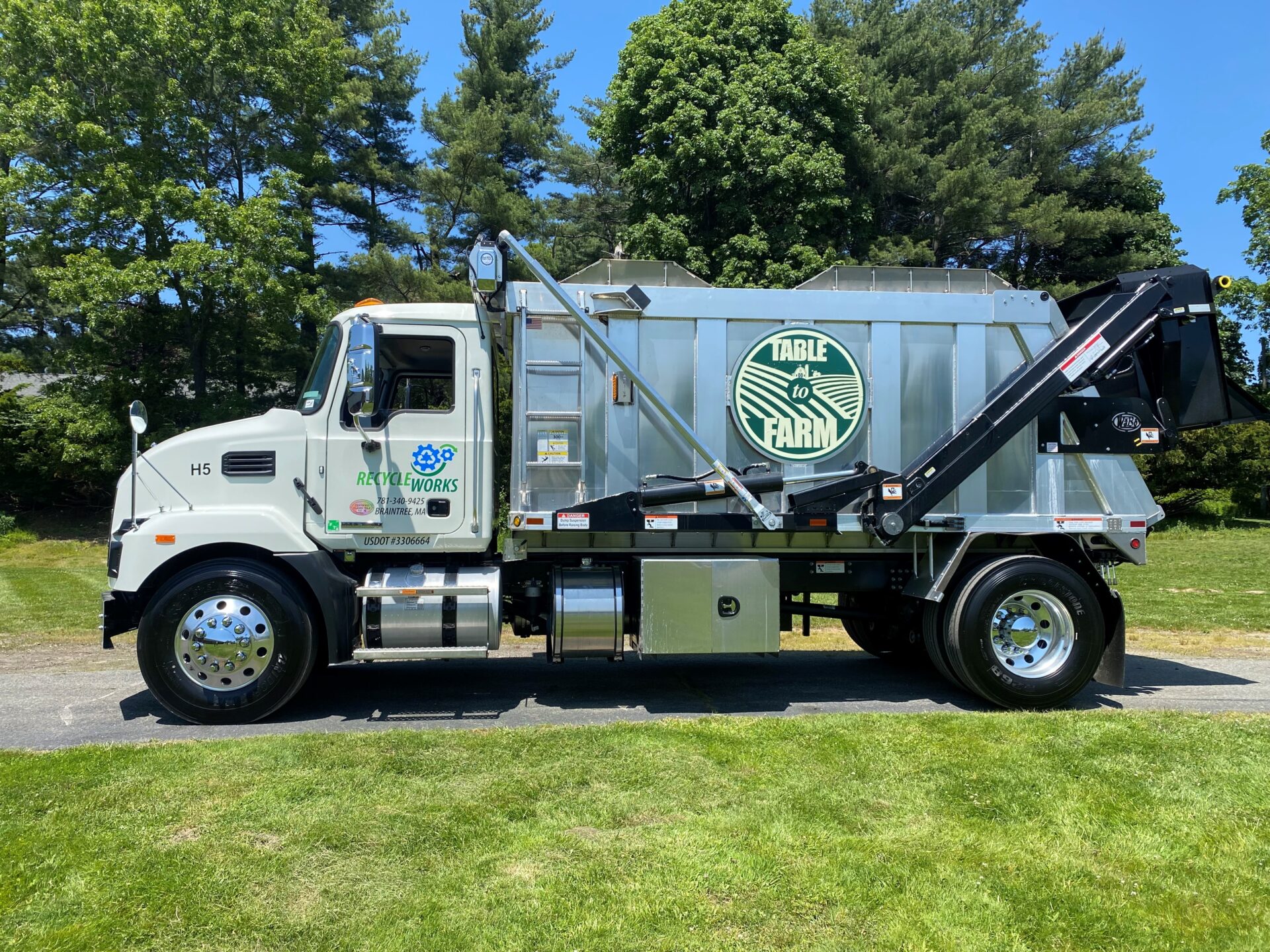 Recycleworks organics Compactor (Table to Farm truck)